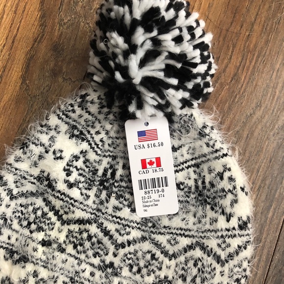 NWT Cute Winter Beanie - Picture 2 of 4